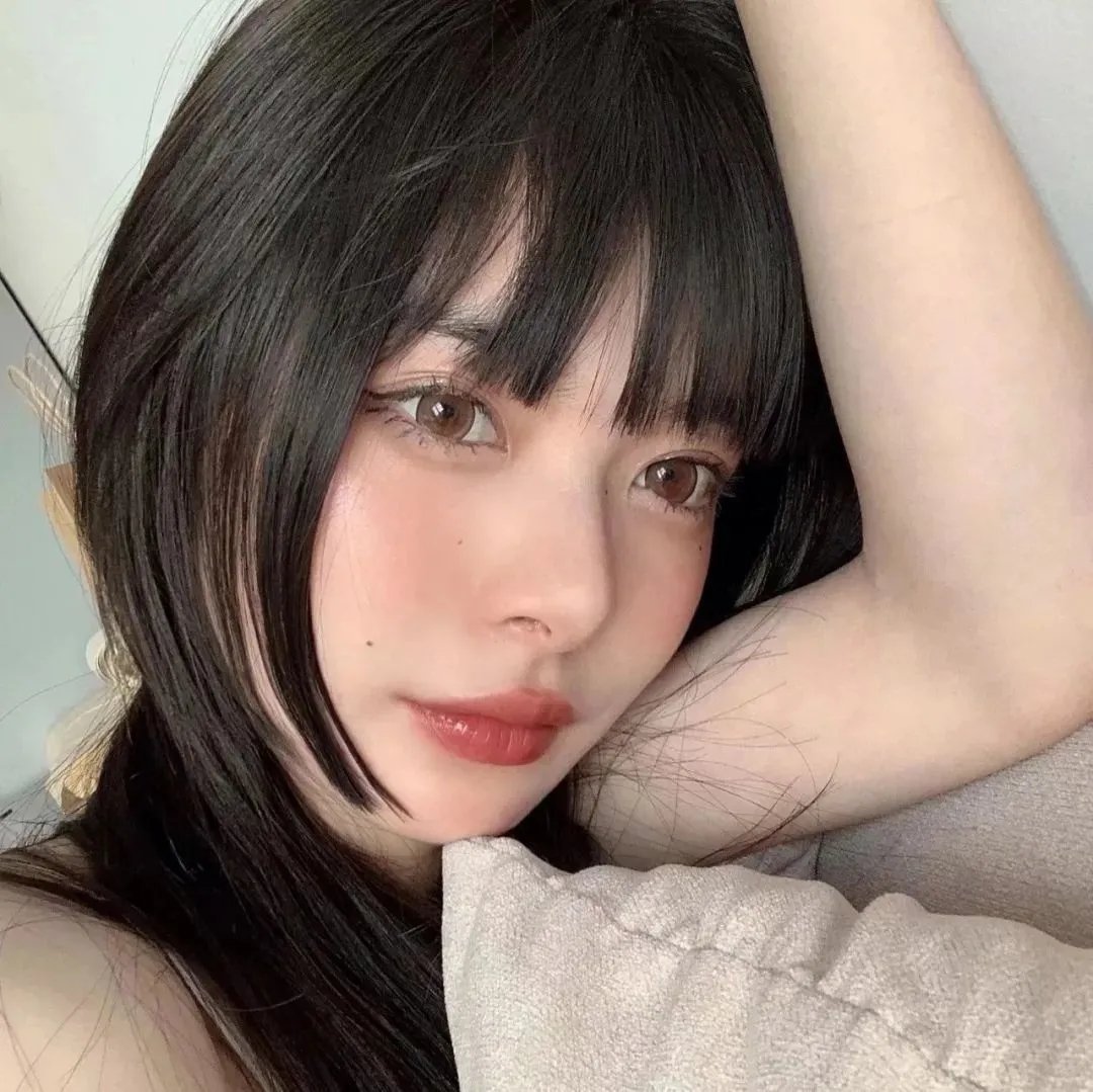 微笑的苹吉